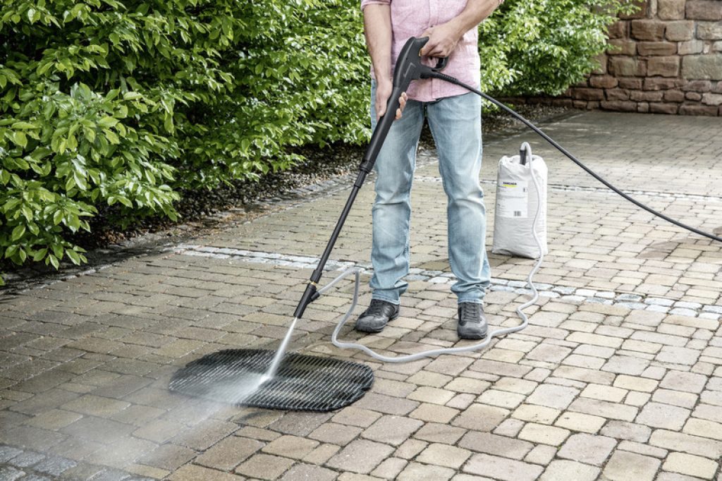 Pressure washer sandblasting