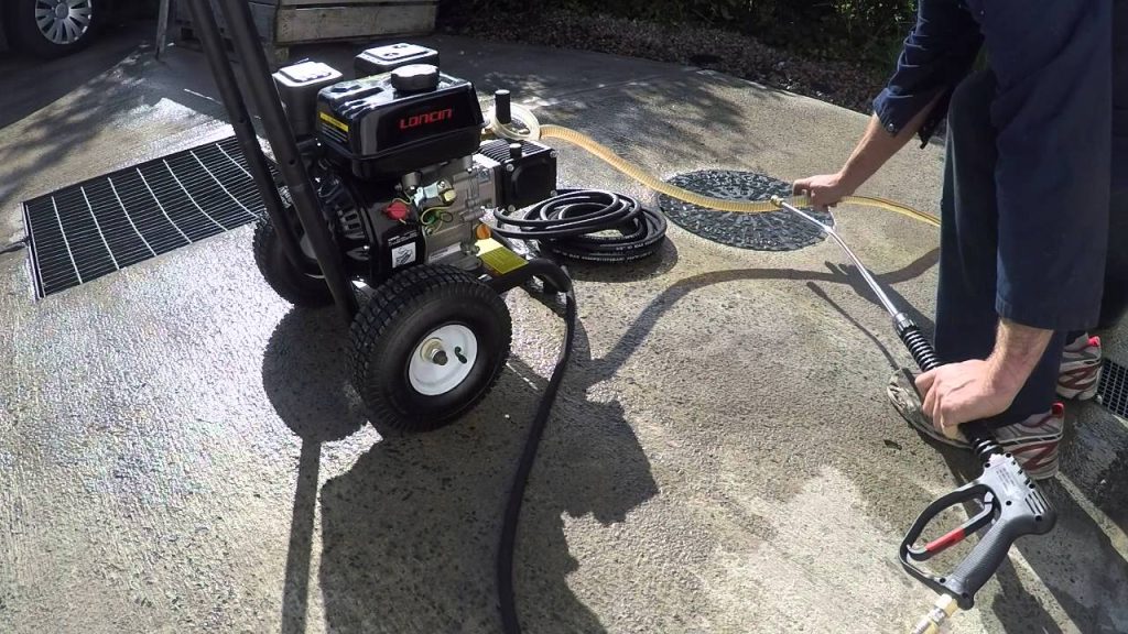 Petrol-powered pressure washer