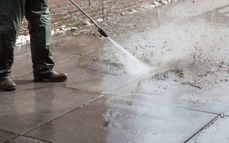 Clean concrete blocks with or without pressure washer