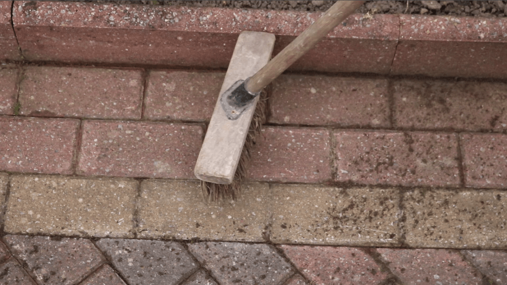 Cleaning paving slabs without a pressure washer