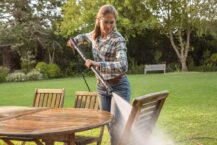 How to clean garden furniture with a pressure washer?